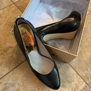 Michael Kors Hamilton leather pump
